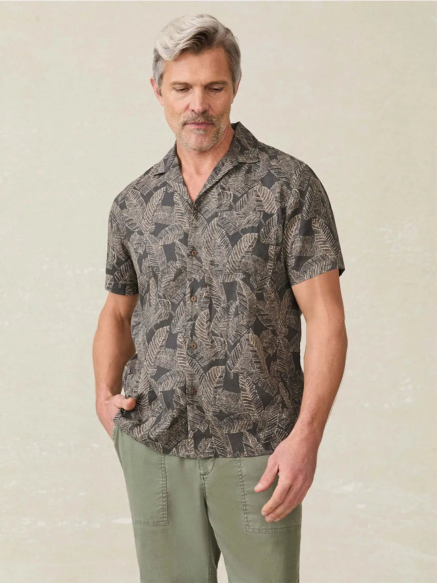 Faherty Brand Short-Sleeve Breeze Camp Shirt in Graphite Rainforest