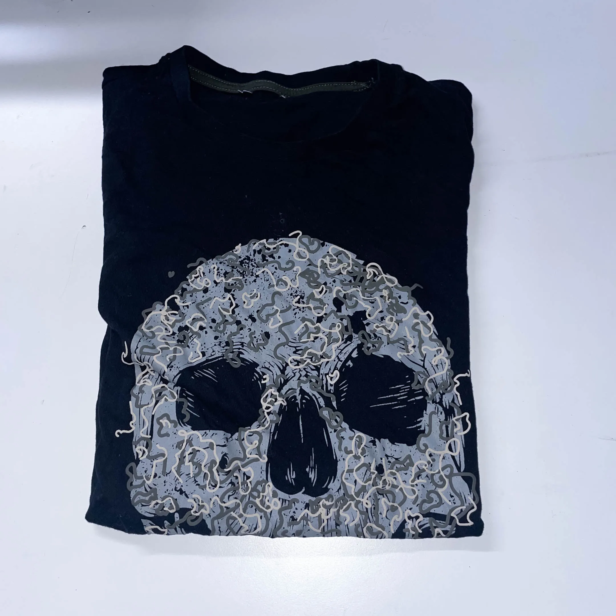 Vintage Skull Graphics navy small short sleeve tees